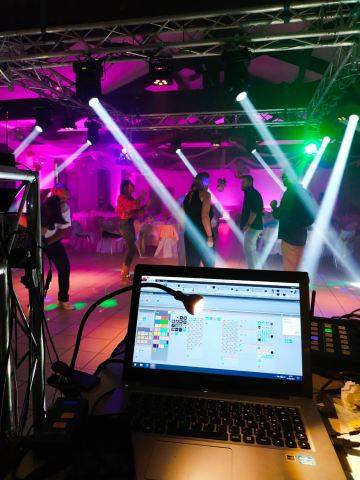 Entreprise pour installation de sonorisation pour une soirée dansante à Roanne